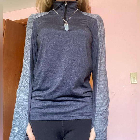 Champion Gray long-form shirt - Picture 2 of 5